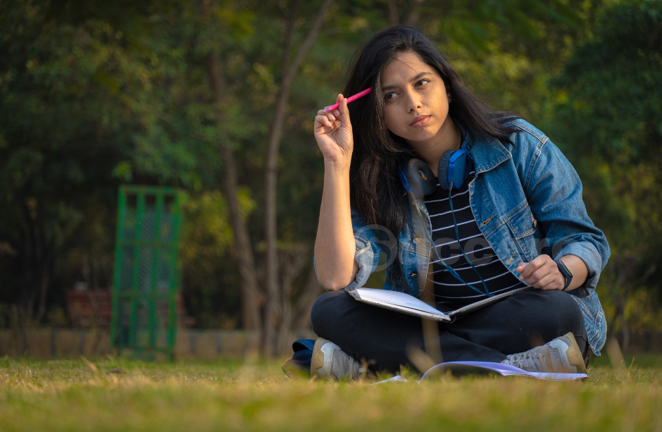 কেন PTE অনেকের কাছে IELTS-এর চেয়ে সহজ মনে হয়?